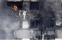 Thủ tướng Anh chỉ định một cựu thẩm phán đứng đầu cuộc điều tra vụ cháy chung cư